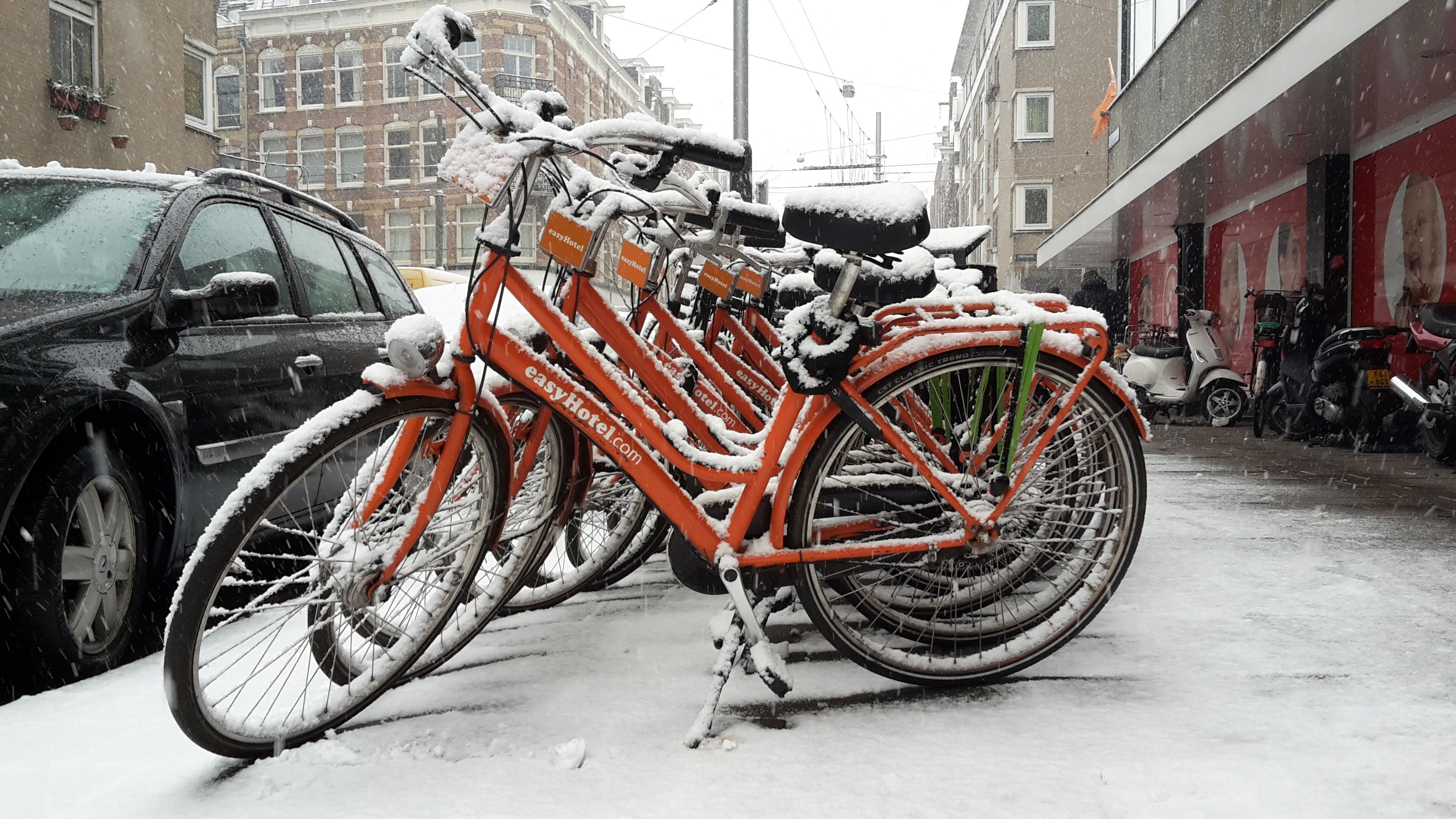 easyHotel Amsterdam City Centre | Book Direct £⬇️ | easyHotel